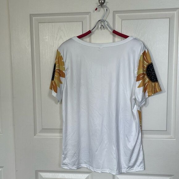 Newchic Sunflowers and Butterflies Cute V-Neck Short Sleeve Top Tee, Large - Picture 5 of 6